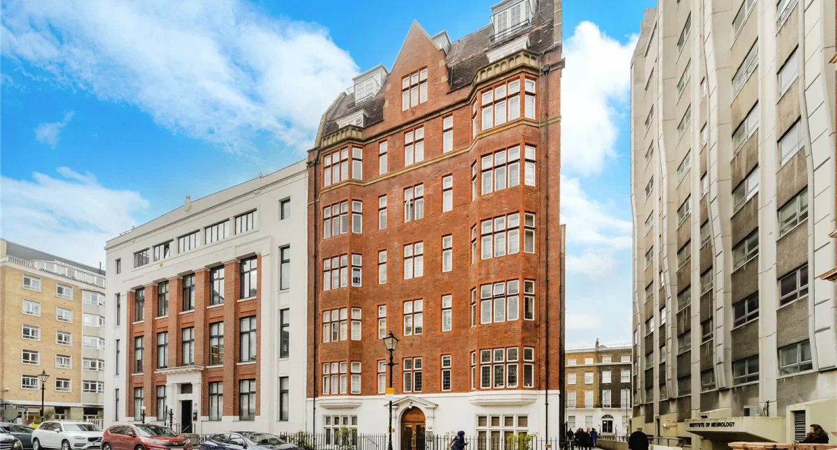 Flat Queen Square in Greater London