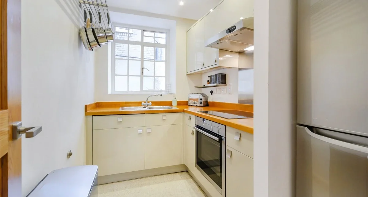 Flat Queen Square in Greater London