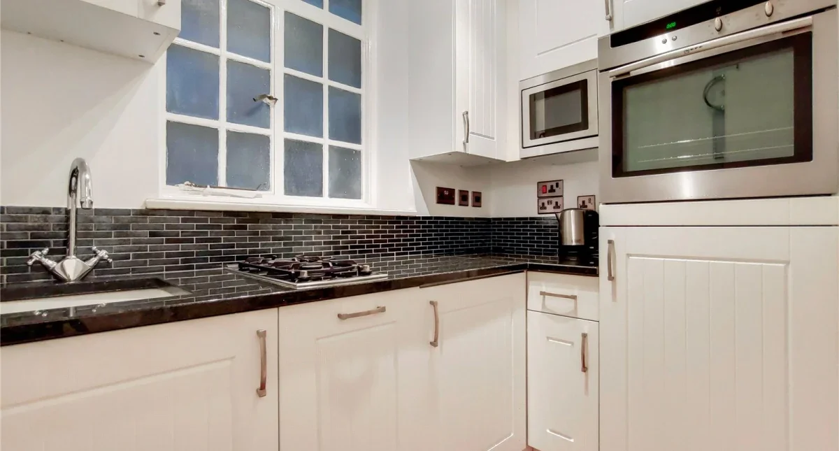 Flat Queen Square in Greater London