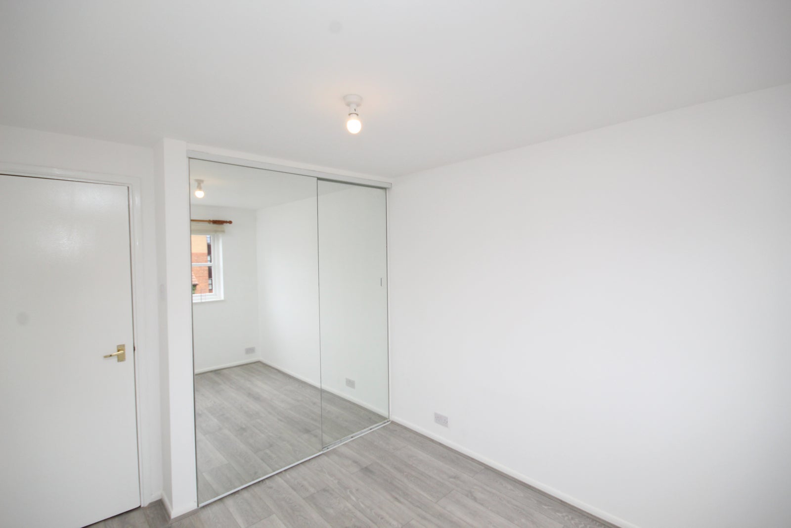 Flat Conifer Way in Greater London