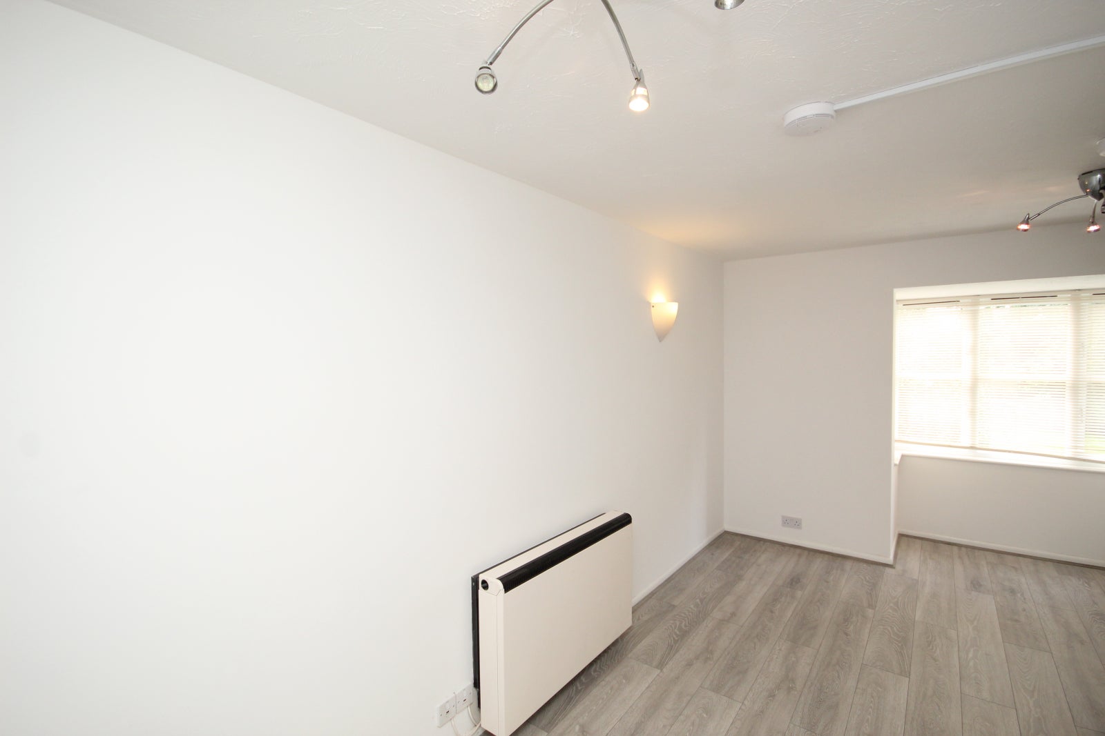 Flat Conifer Way in Greater London