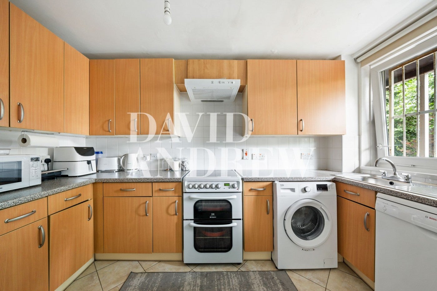 Flat Ringmer Gardens in Greater London