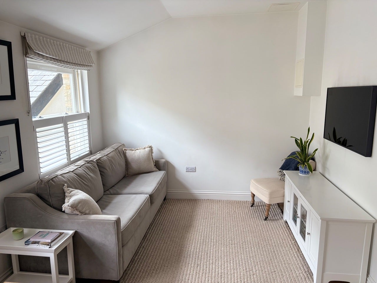Flat Chivalry Road in Greater London