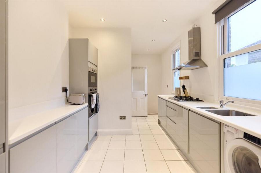 Flat Edgington Road in Greater London
