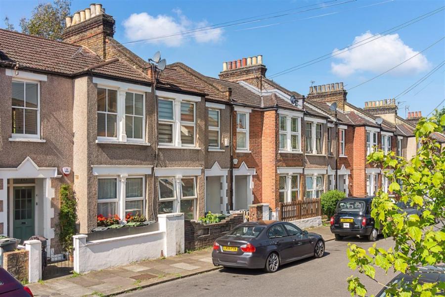 Flat Edgington Road in Greater London