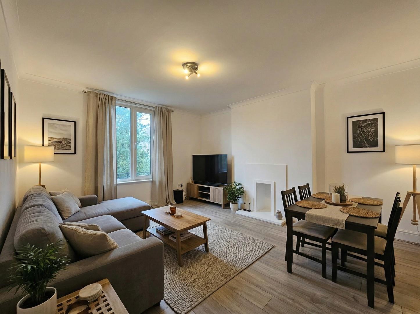 Flat Clarendon Avenue in Trafford