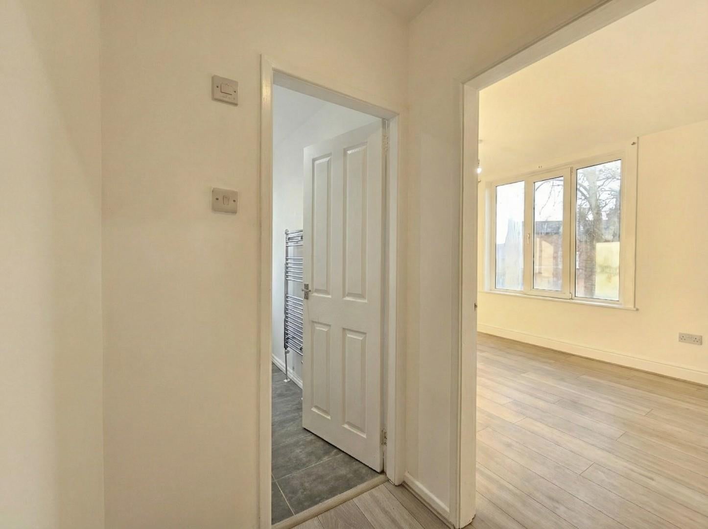 Flat Clarendon Avenue in Trafford