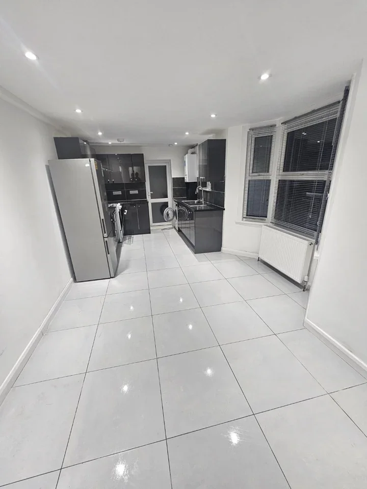 Room Elsenham Road in Greater London