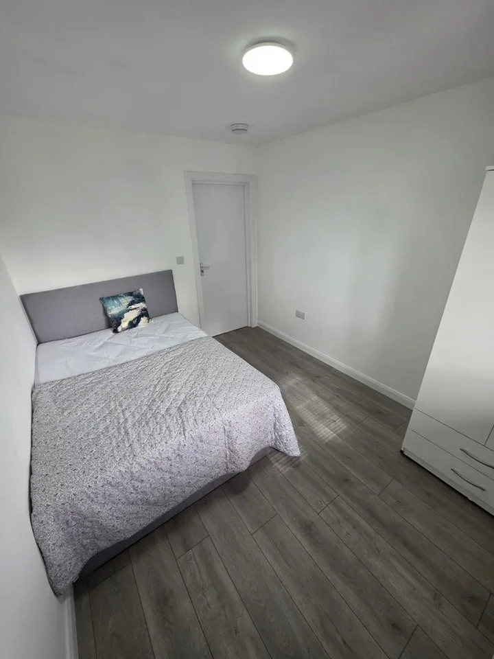 Room Elsenham Road in Greater London