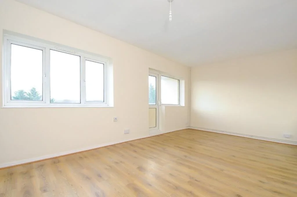 Flat Whitefoot Lane in Greater London