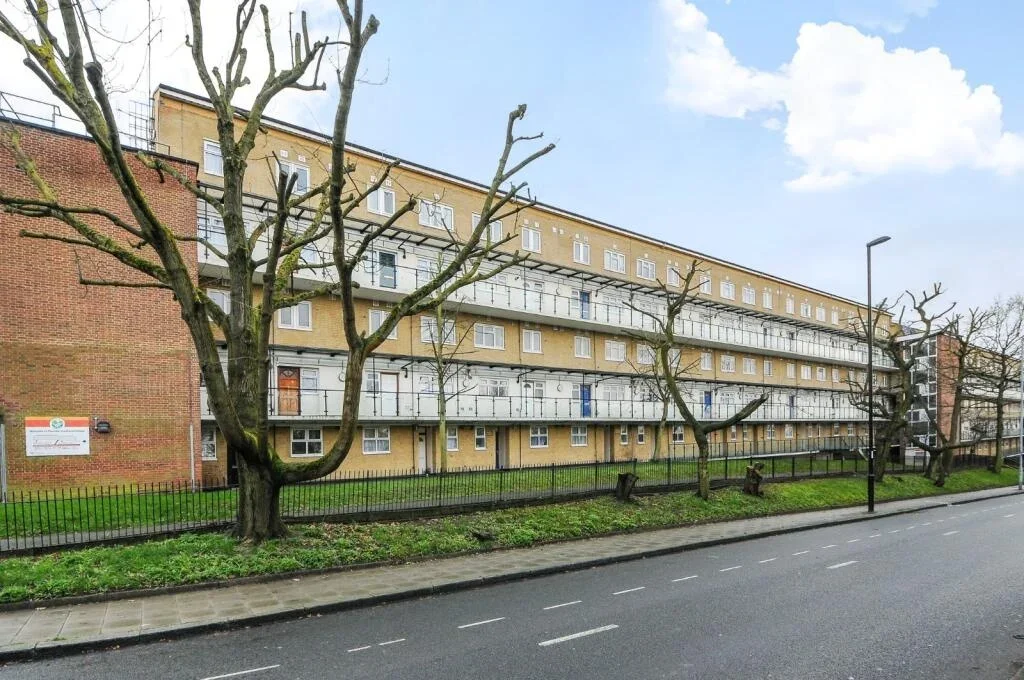 Flat Whitefoot Lane in Greater London