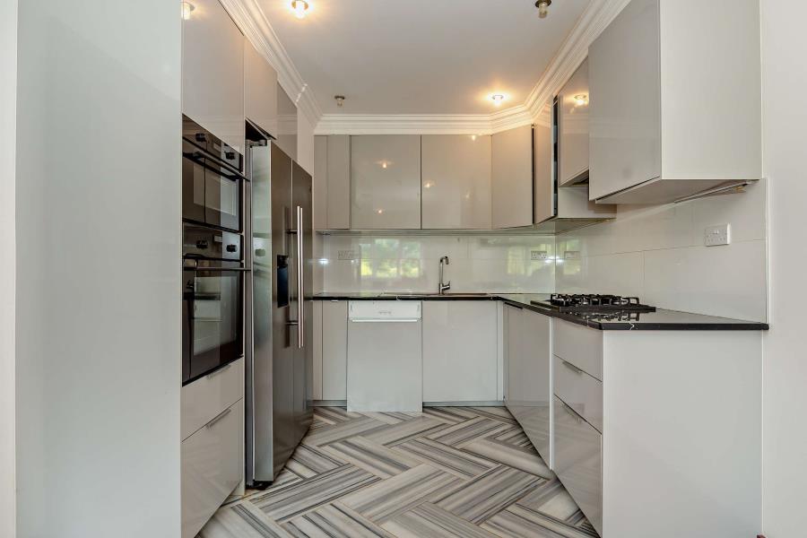 Flat West End Lane in Greater London