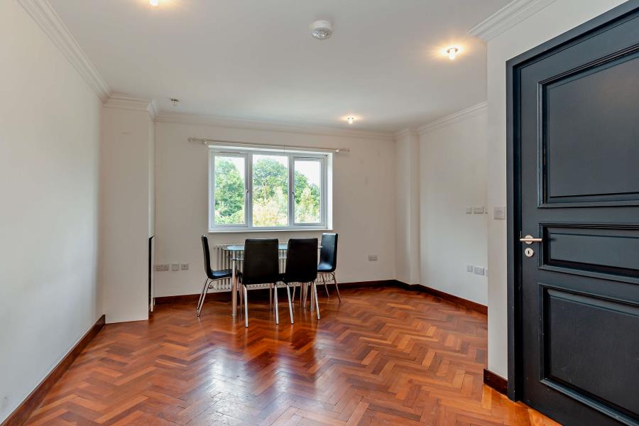 Flat West End Lane in Greater London