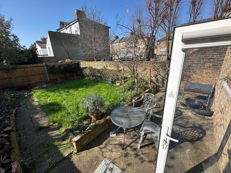 Room Middle Lane in Greater London