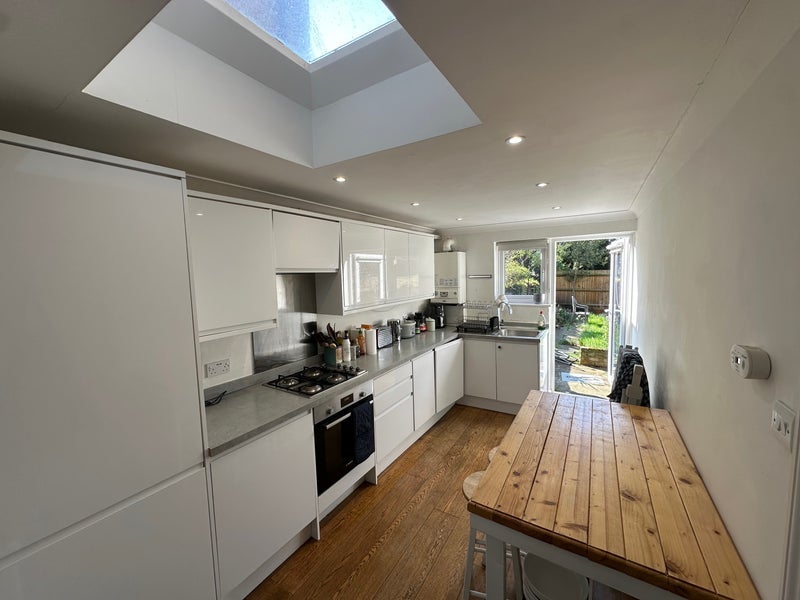 Room Middle Lane in Greater London