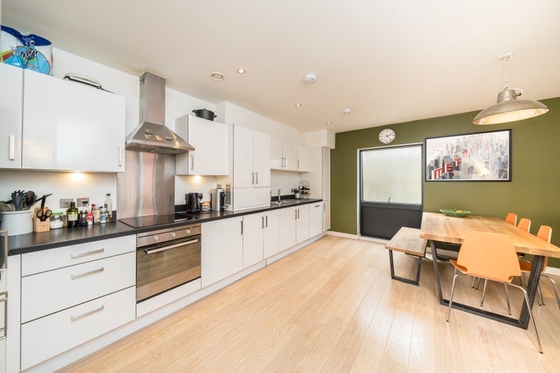 Room Ardwell Road in Greater London