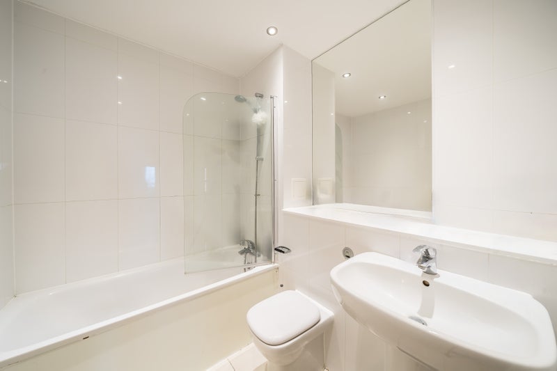 Room Ardwell Road in Greater London