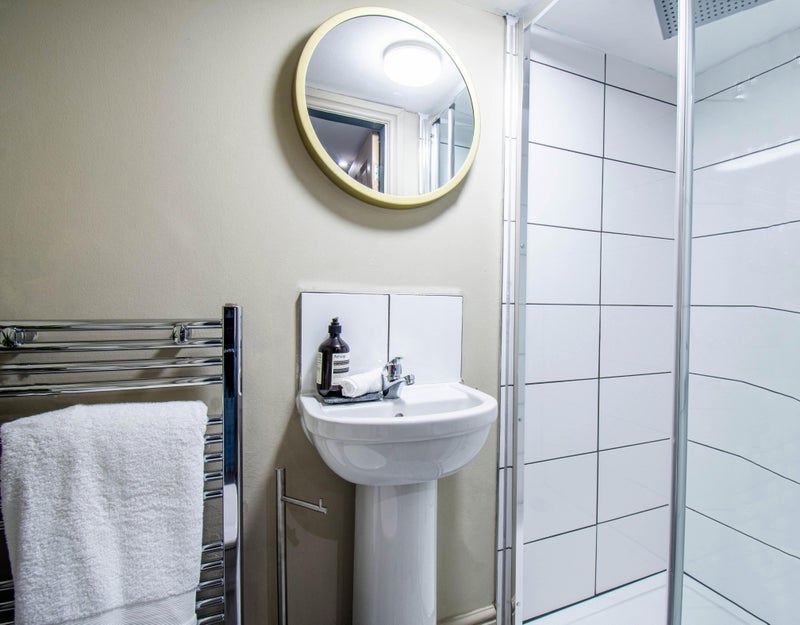 Room Mitford Terrace in Leeds