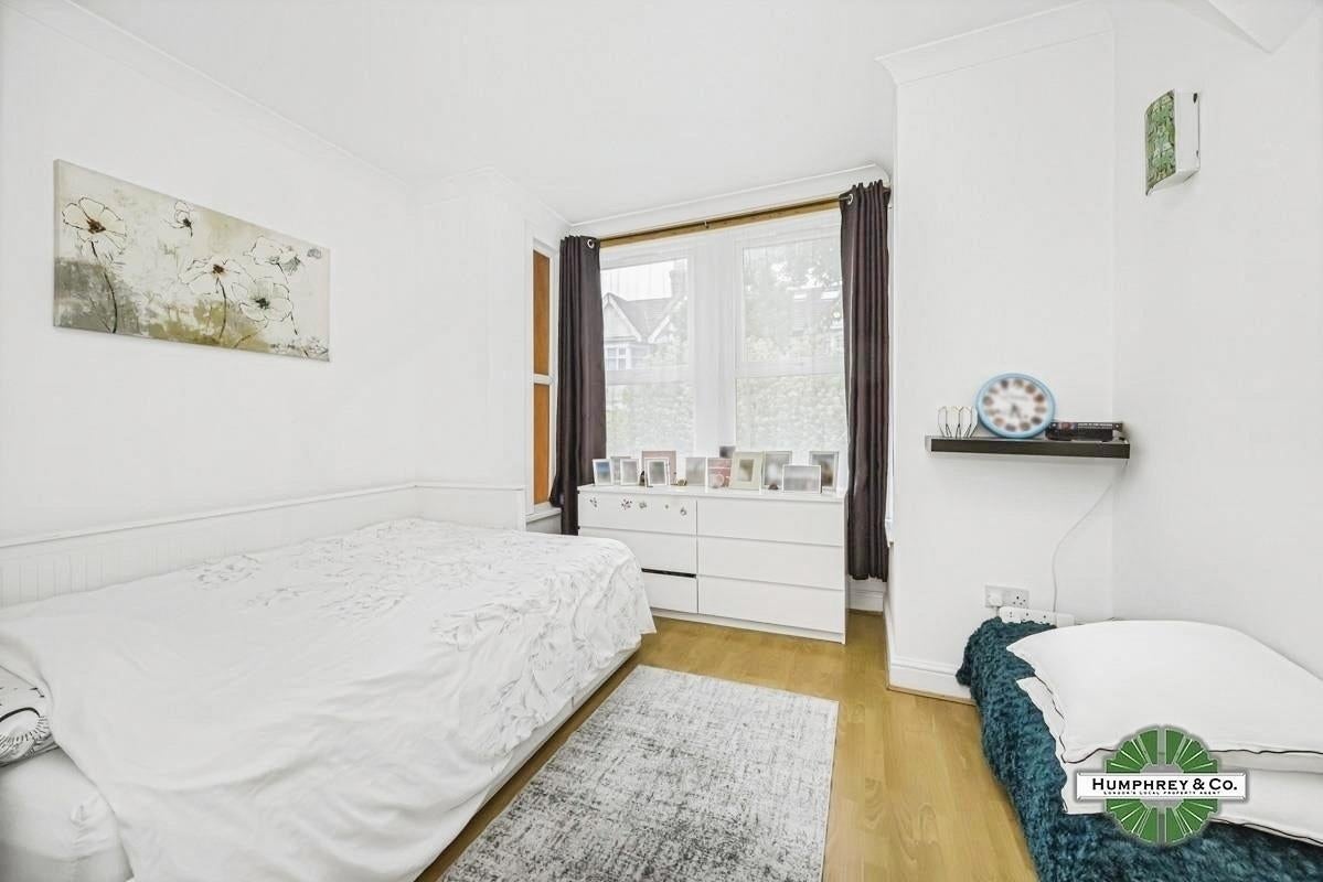 Flat Howard Road in Greater London