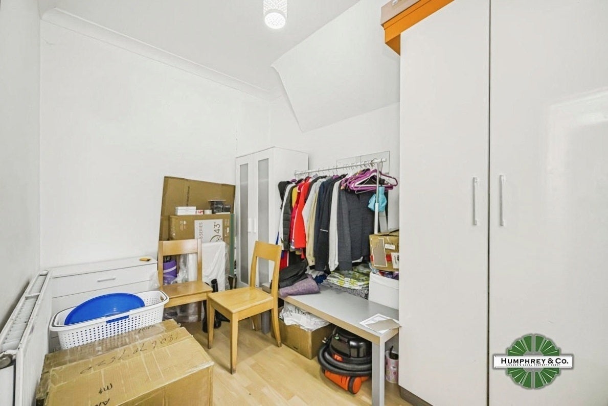 Flat Howard Road in Greater London