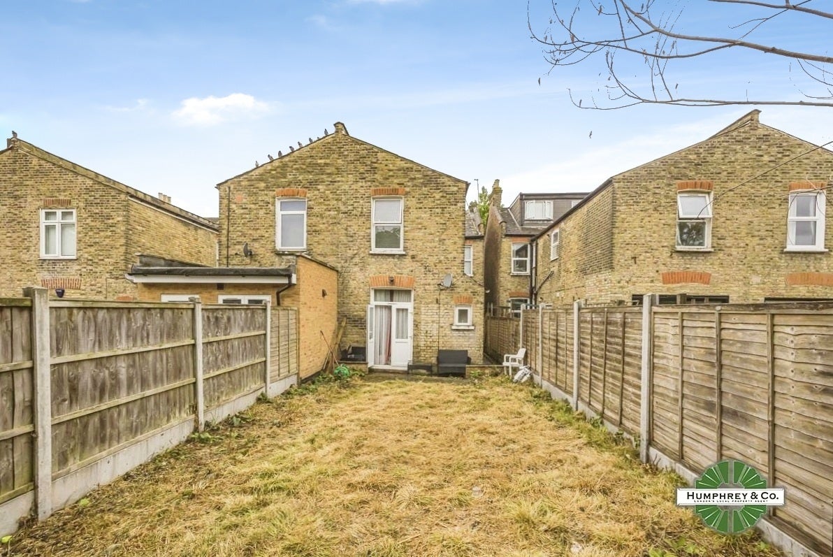 Flat Howard Road in Greater London