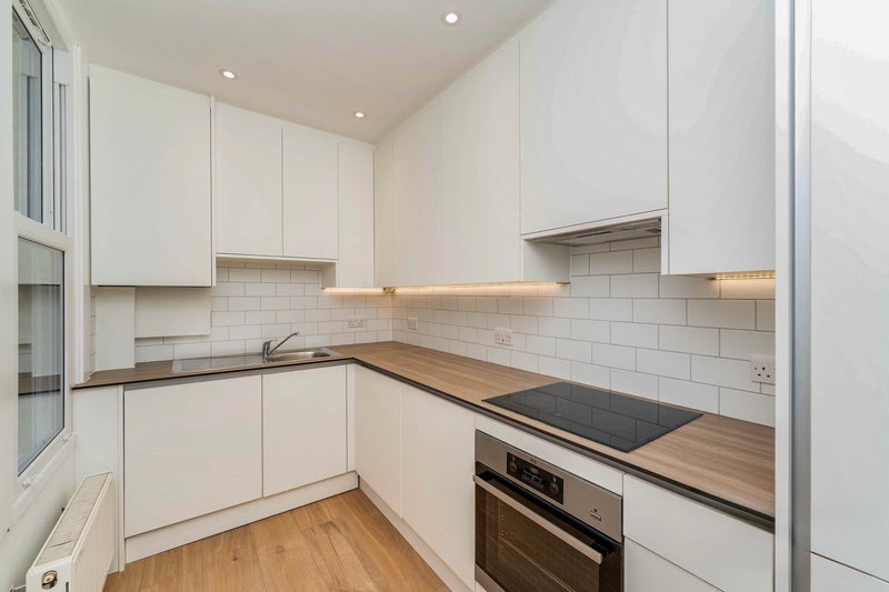 Room Grange Park in Greater London