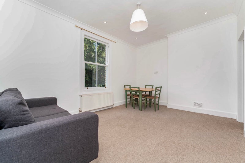 Room Grange Park in Greater London