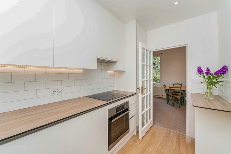 Room Grange Park in Greater London