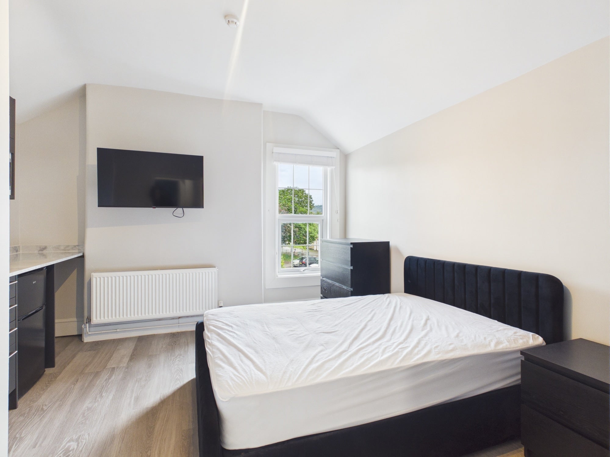 Room Bristol Road in Gloucester