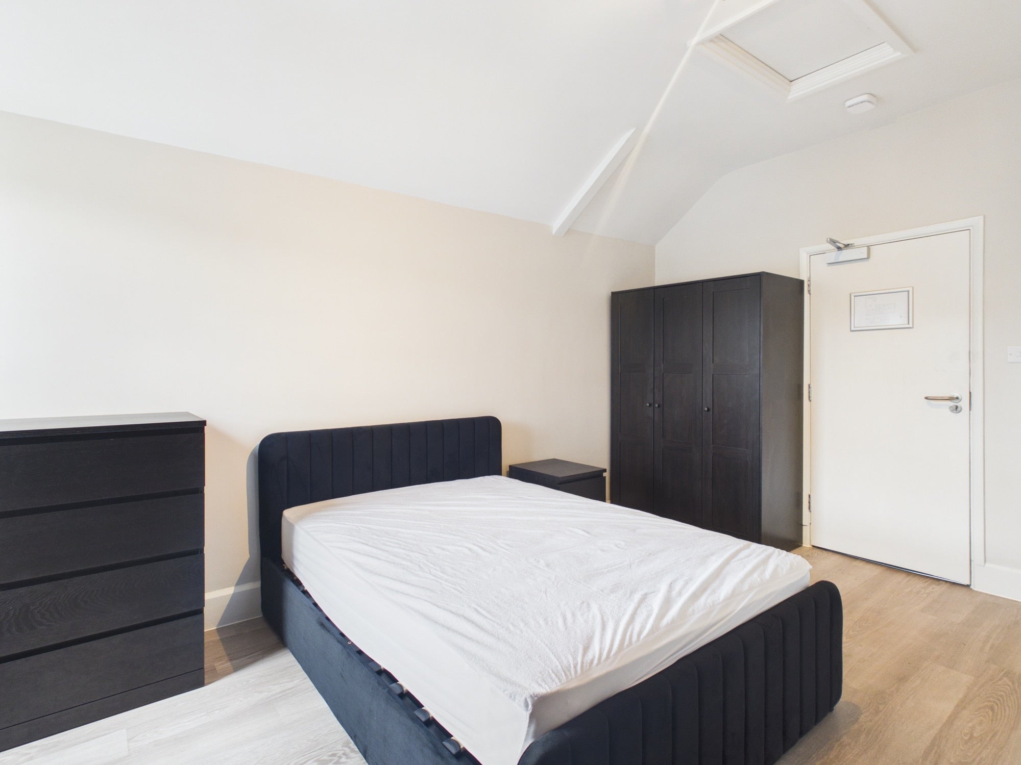 Room Bristol Road in Gloucester
