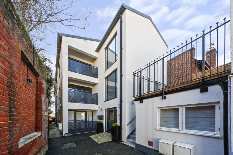 Flat London Street in Borough of Runnymede