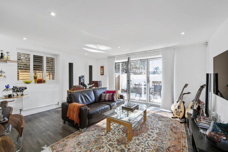 Flat London Street in Borough of Runnymede