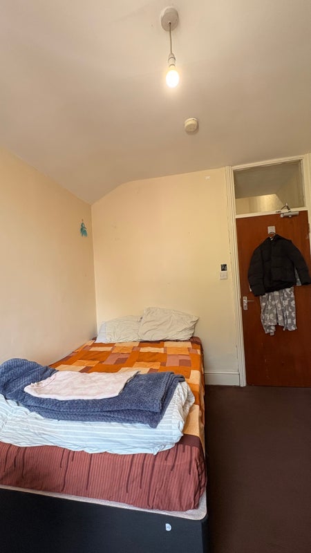 Room Cannon Hill Road in Birmingham