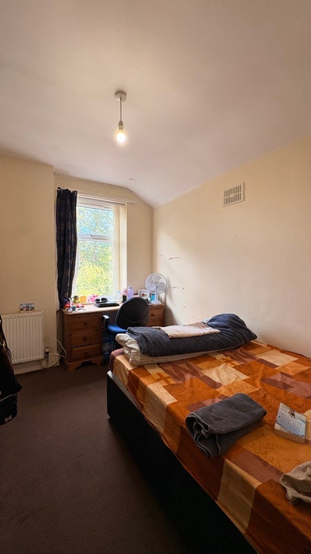 Room Cannon Hill Road in Birmingham