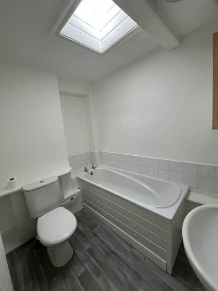 Flat Magdalen Road in Exeter