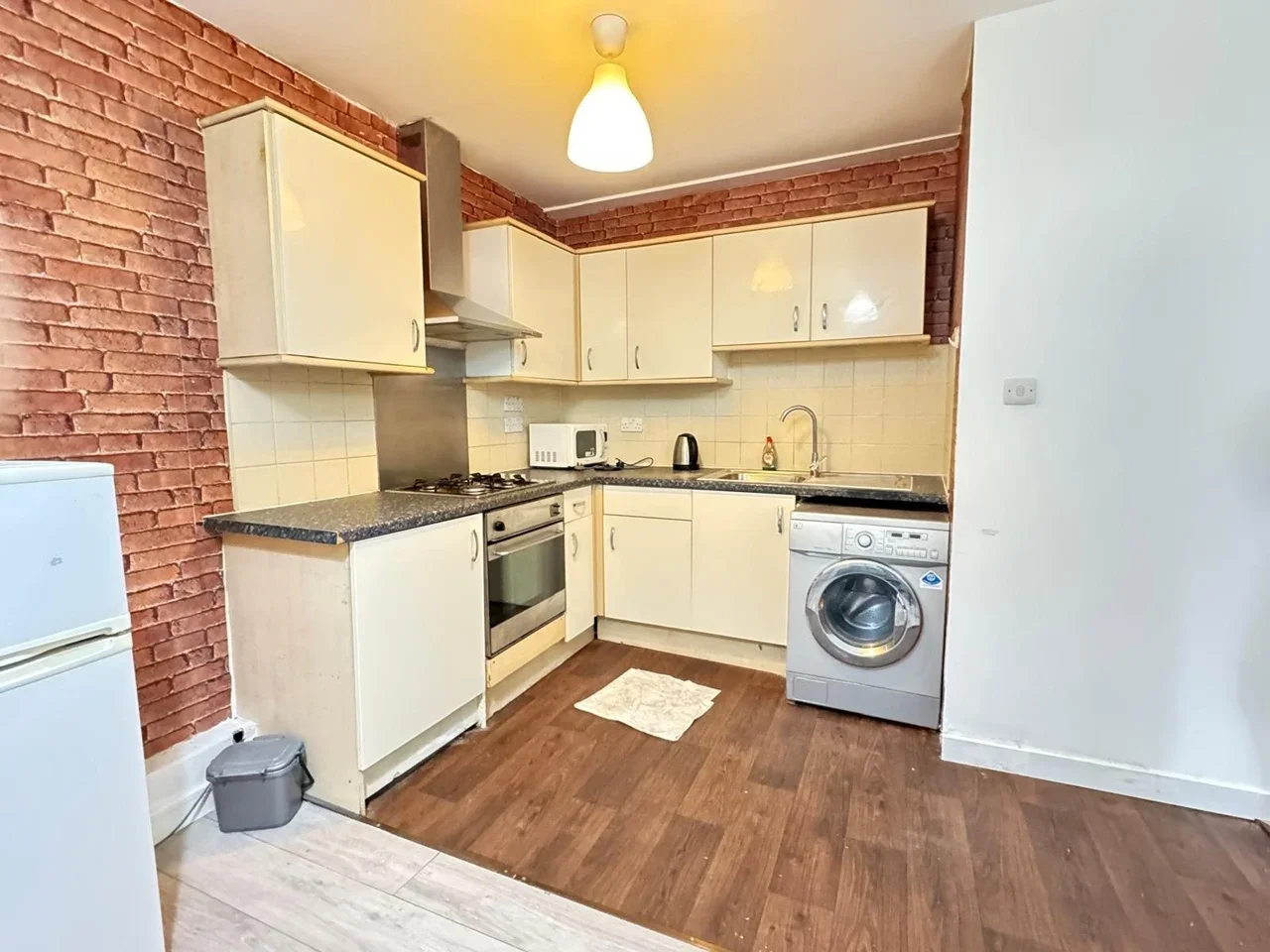 Flat Clapham Road in Greater London