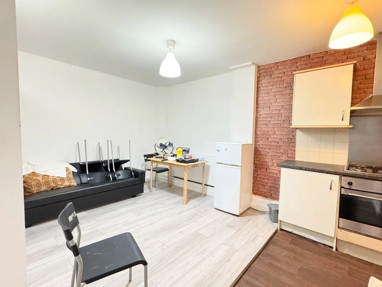 Flat Clapham Road in Greater London