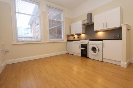 Flat Clarendon Park Road in Leicester