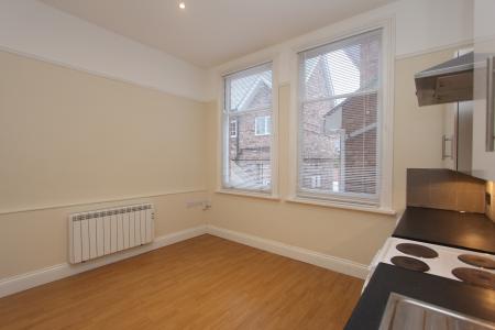 Flat Clarendon Park Road in Leicester