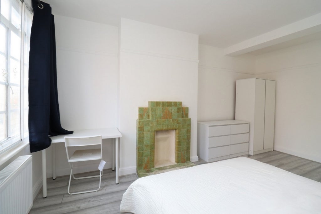 Room Globe Road in Greater London