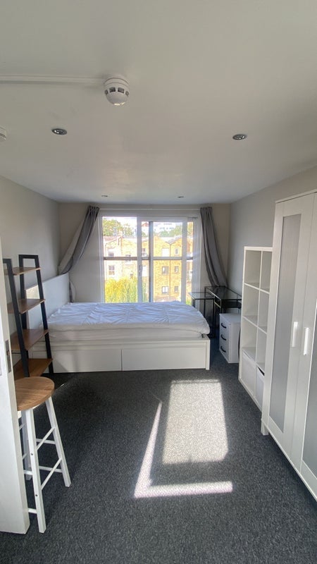 Room Prah Road in Greater London