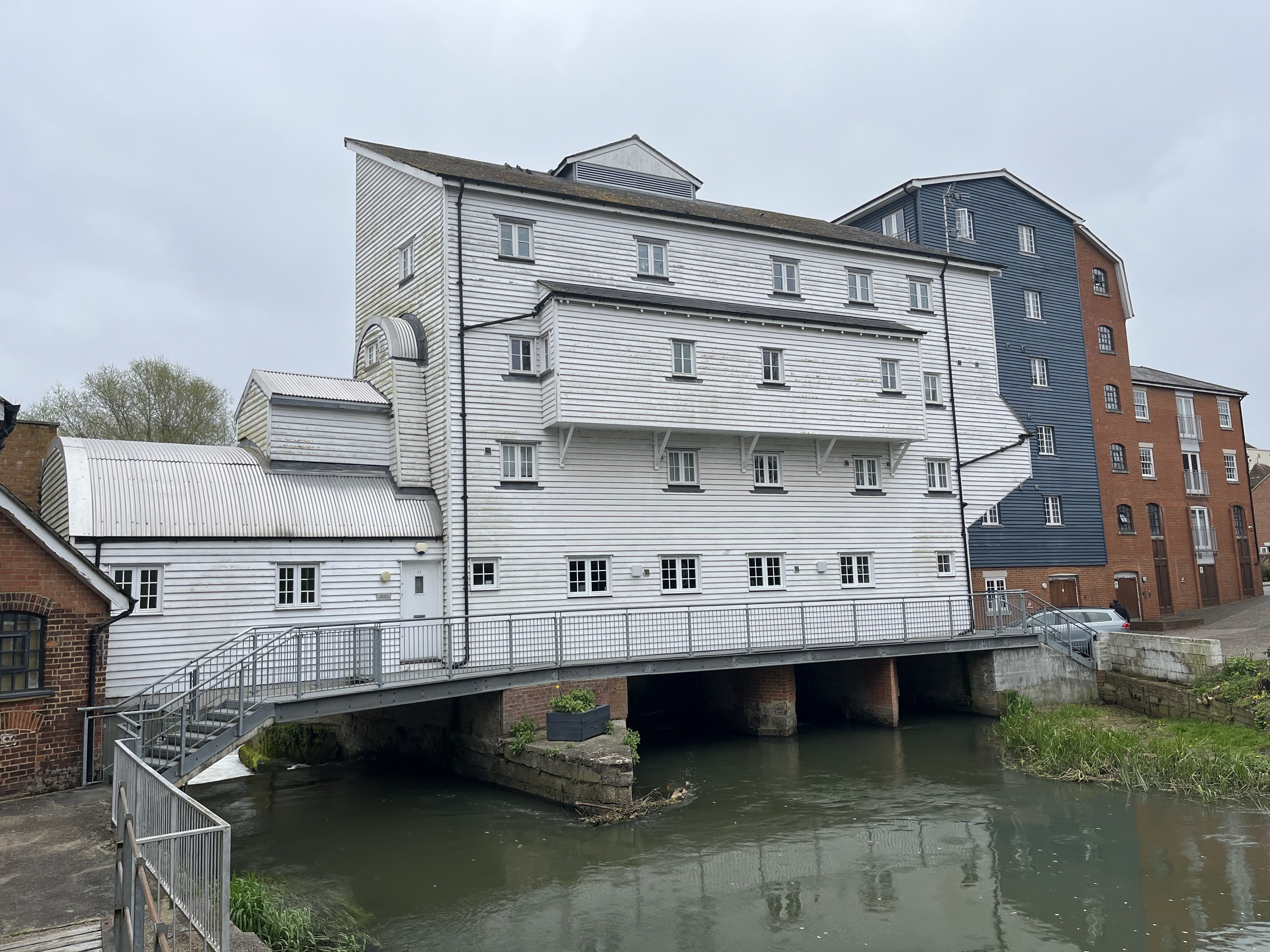 Flat Weir Court in Canterbury