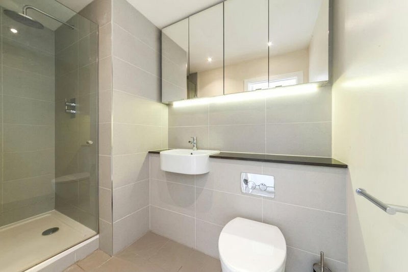 Flat Heneage Street in Greater London