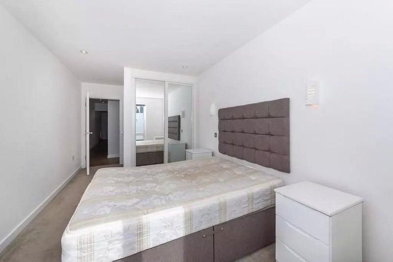 Flat Heneage Street in Greater London