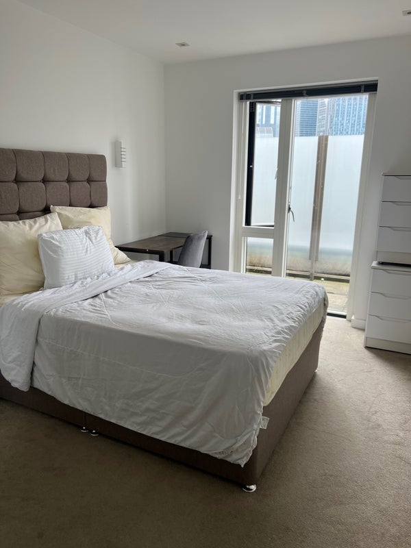 Flat Heneage Street in Greater London