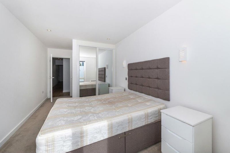 Flat Heneage Street in Greater London