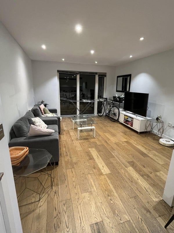 Flat Heneage Street in Greater London