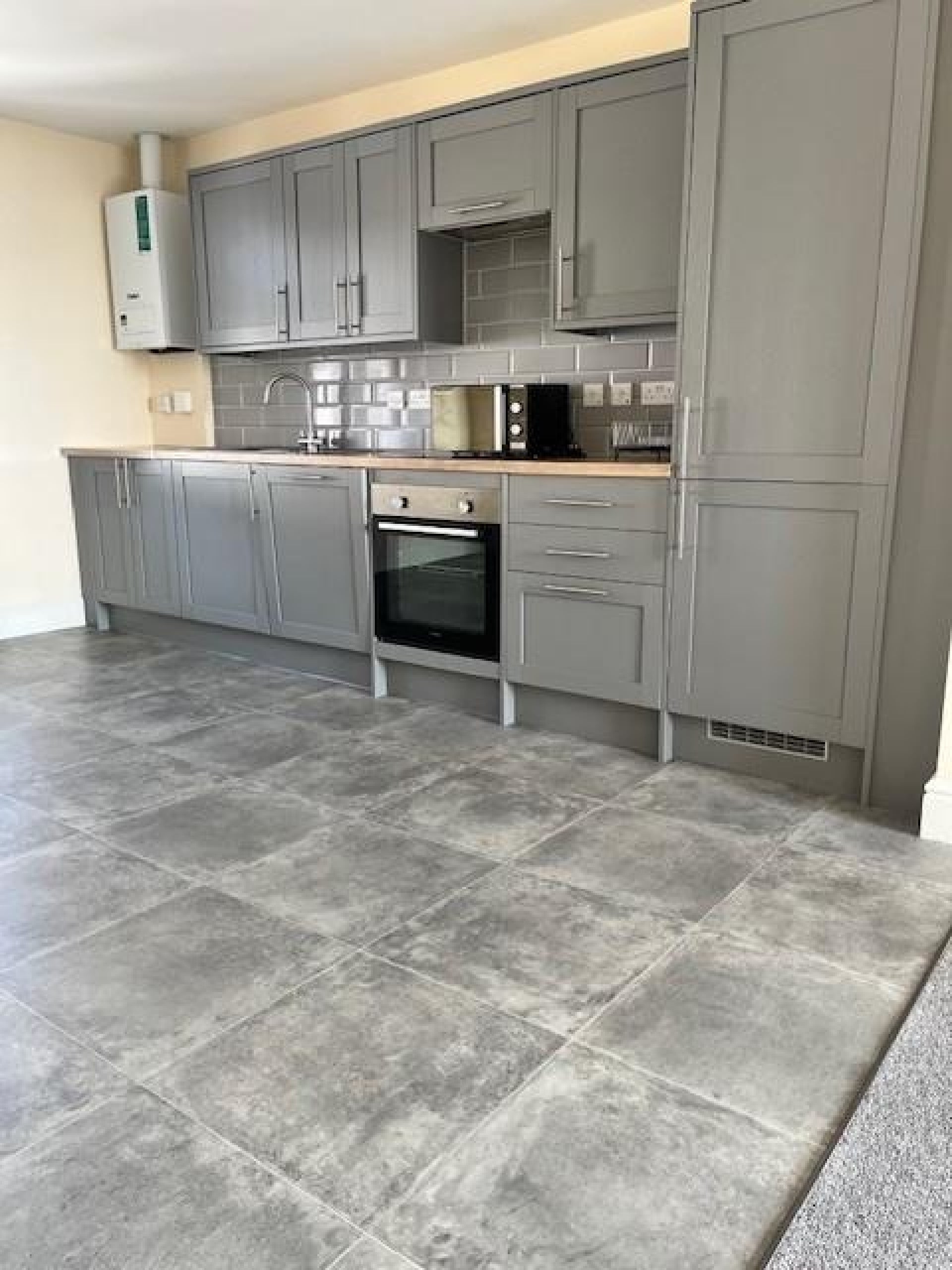 Flat High Street in Wealden