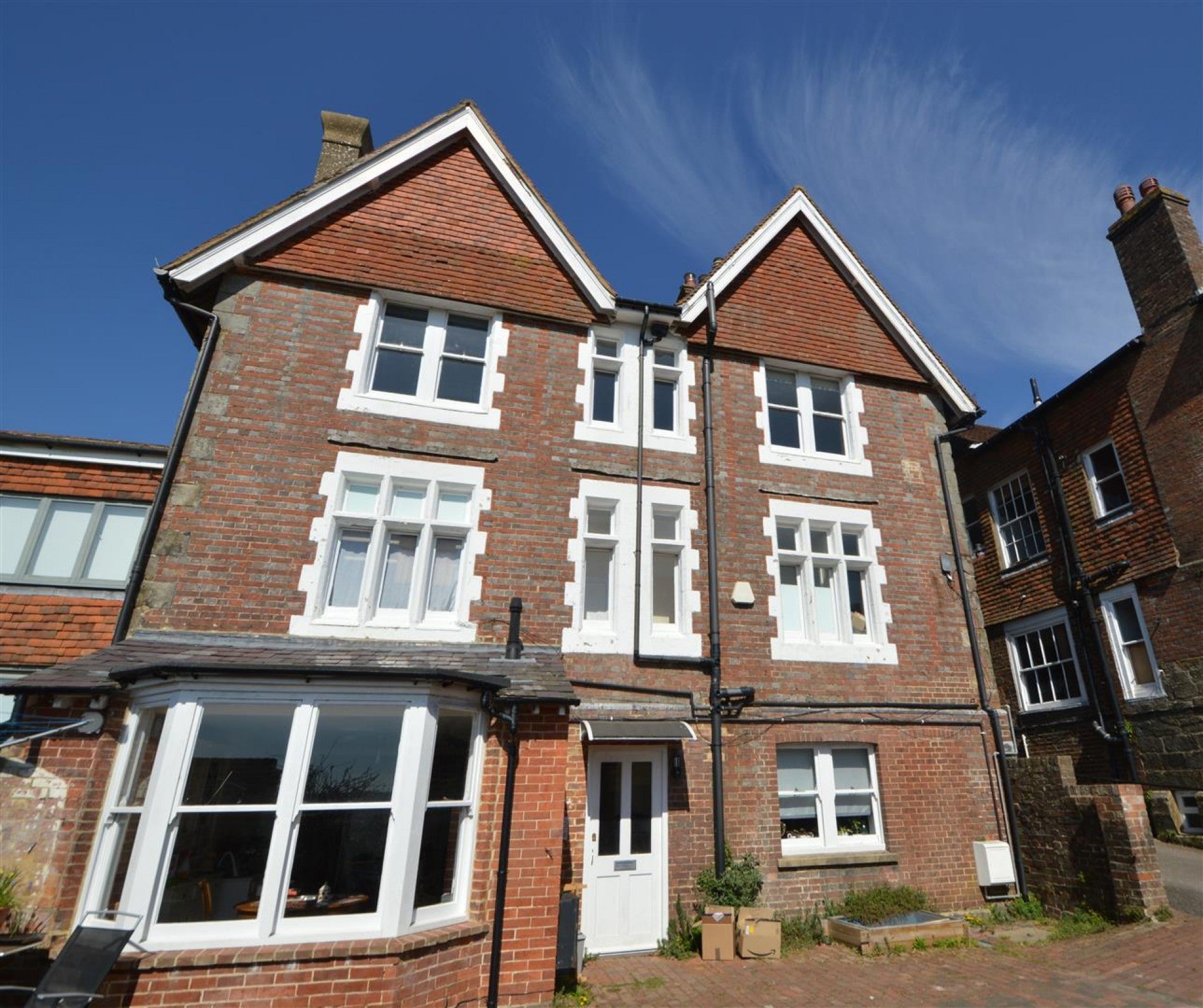 Flat High Street in Wealden