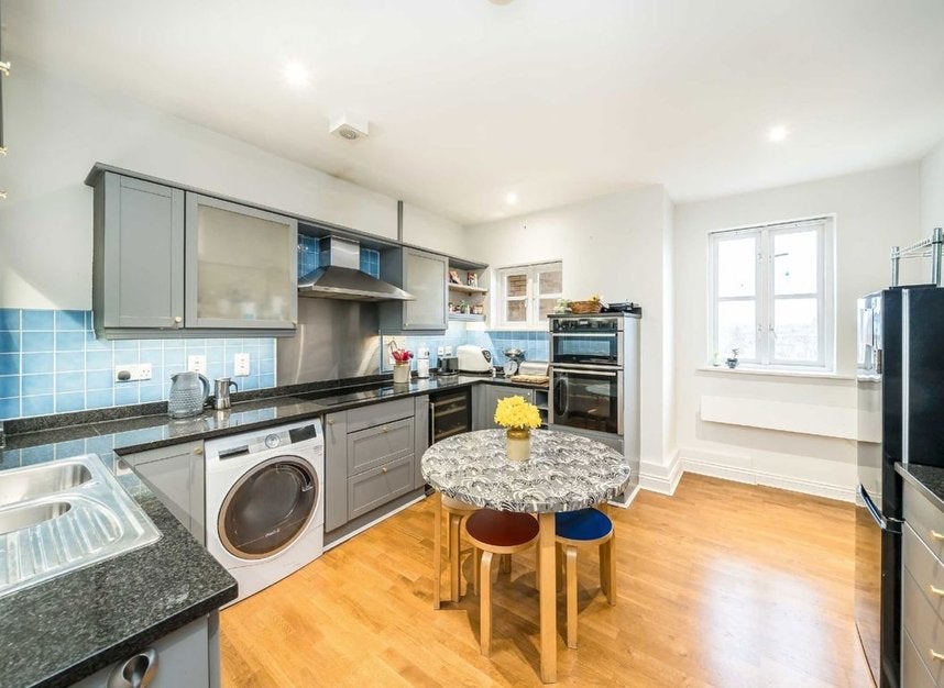Flat Stockwell Green in Greater London
